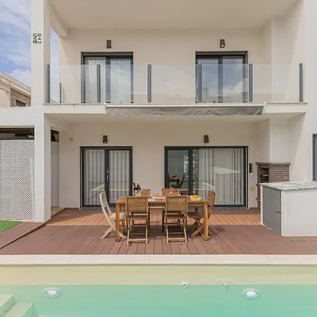 别墅 Spacious 4 Bed With Private Pool *
