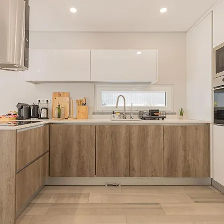 Spacious 4 Bed With Private Pool פרנאו פרו