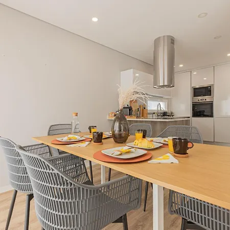 Spacious 4 Bed With Private Pool * פרנאו פרו