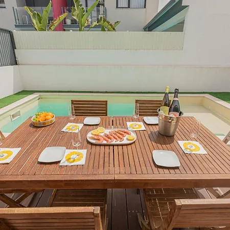 Spacious 4 Bed With Private Pool 费尔南费罗