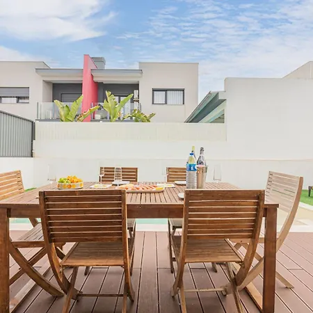 Spacious 4 Bed With Private Pool וילה