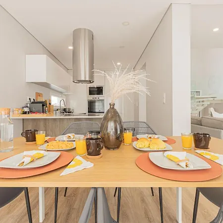 别墅 Spacious 4 Bed With Private Pool
