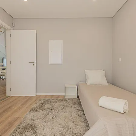 Spacious 4 Bed With Private Pool