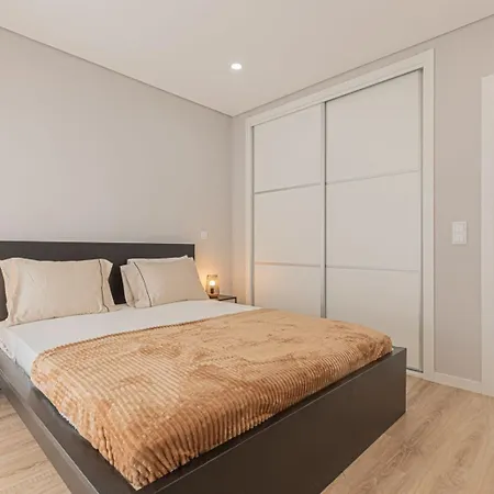 Spacious 4 Bed With Private Pool 别墅 *