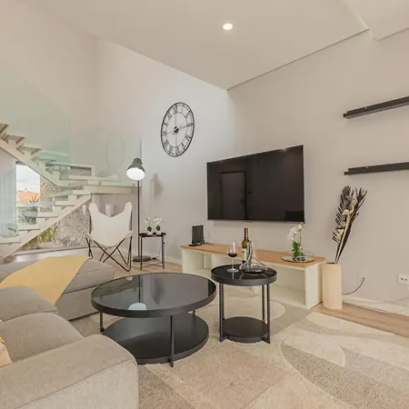 Spacious 4 Bed With Private Pool 费尔南费罗