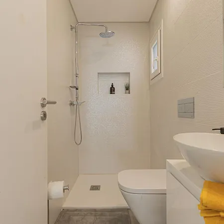 Spacious 4 Bed With Private Pool 别墅