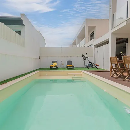 Spacious 4 Bed With Private Pool * פרנאו פרו